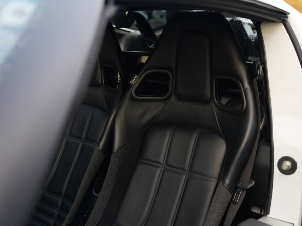 Image 18/50 of Lotus Exige S 240 (2010)