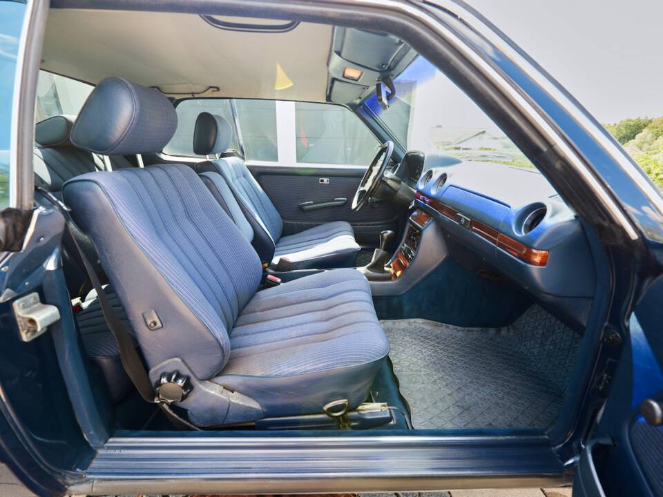 Bild 72/99 von Mercedes-Benz 230 CE (1983)