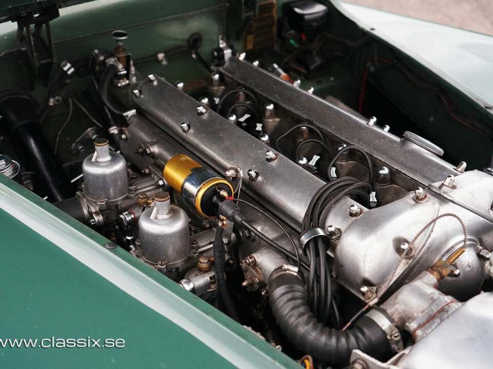 Image 15/23 of Jaguar XK 120 DHC (1954)