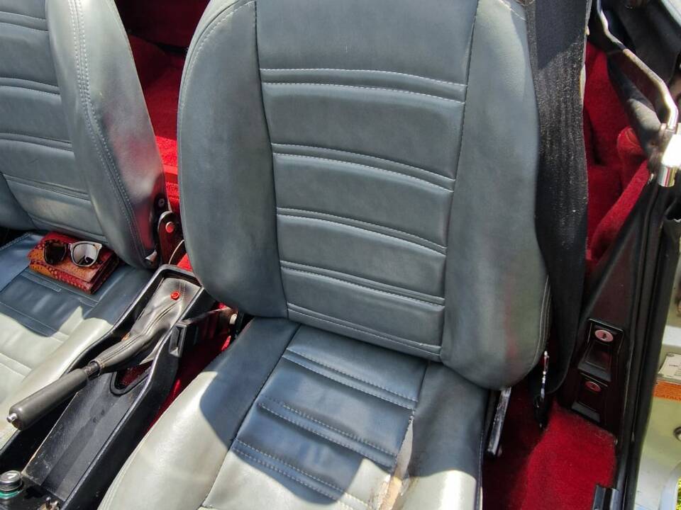 Bild 24/29 von Alfa Romeo 2.0 Spider (1986)