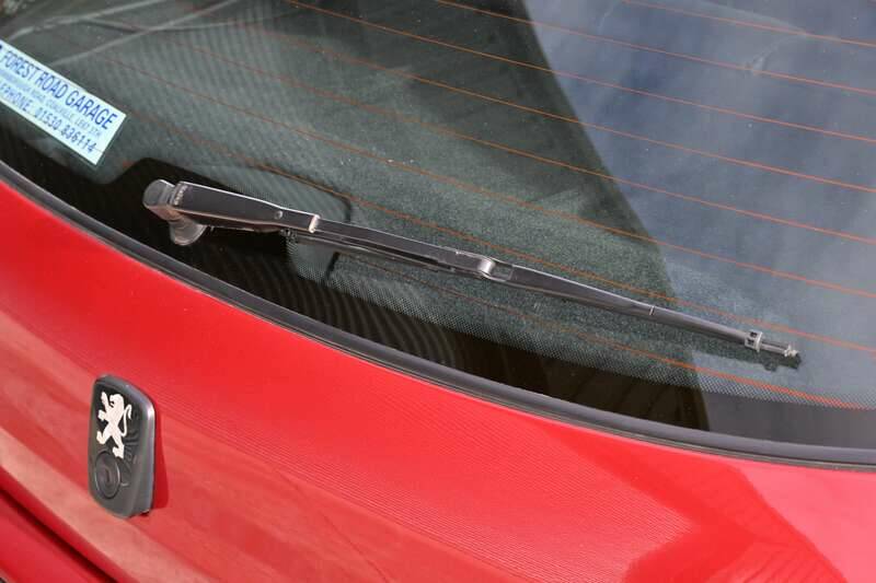 Image 27/50 of Peugeot 106 1.6 GTI 16V (1998)