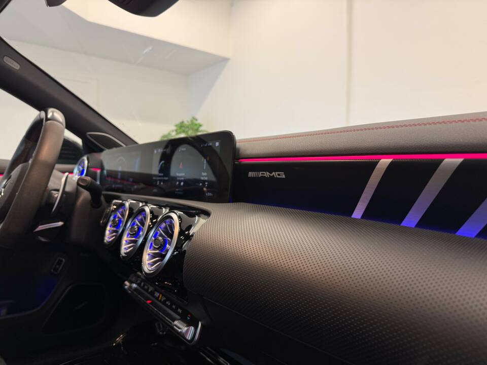 Image 26/31 of Mercedes-AMG CLA 45 S 4MATIC+ (2021)