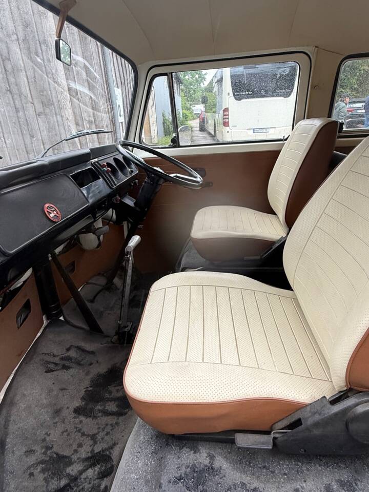 Bild 7/18 von Volkswagen T2b Kleinbus (1979)
