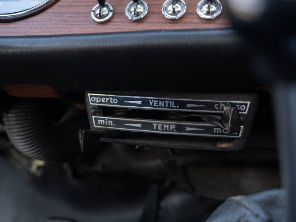 Image 56/83 of Alfa Romeo Giulia GT 1300 Junior (1968)