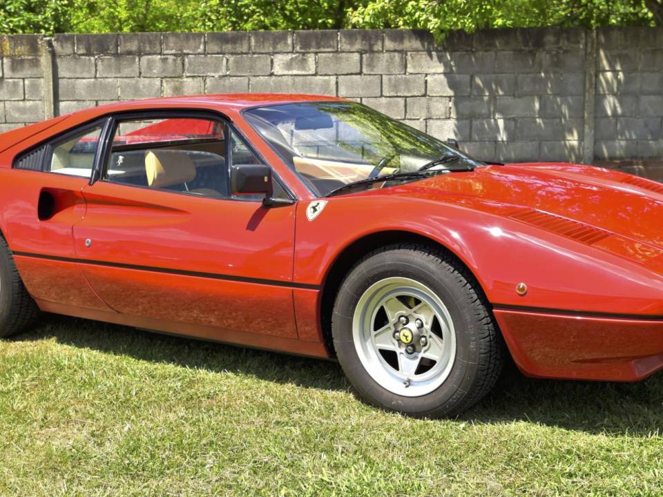 Imagen 2/45 de Ferrari 308 GTBi (1981)