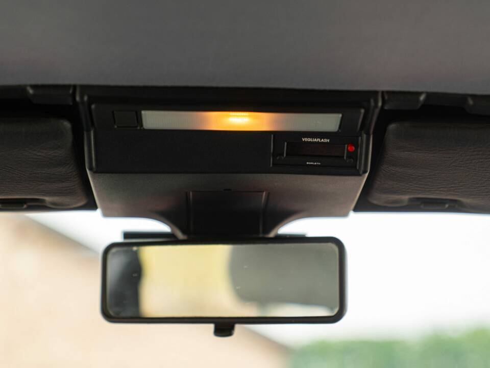 Image 46/50 of Lancia Delta HF Integrale 16V (1989)