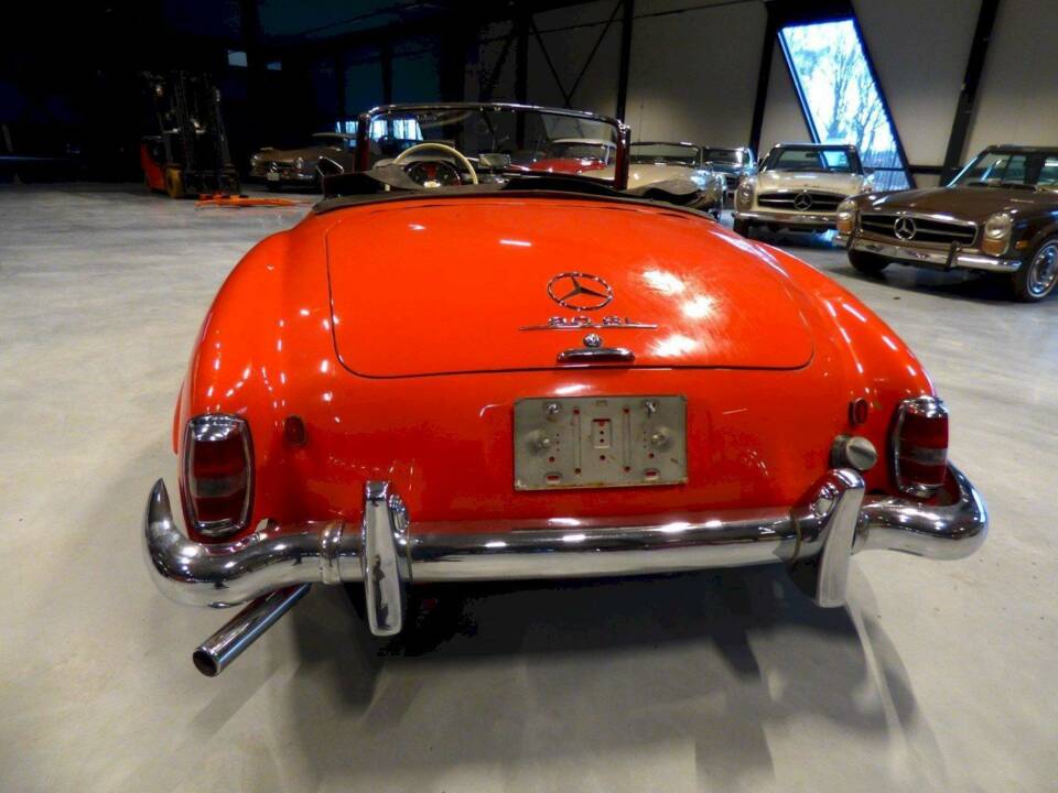 Image 13/33 of Mercedes-Benz 190 SL (1961)