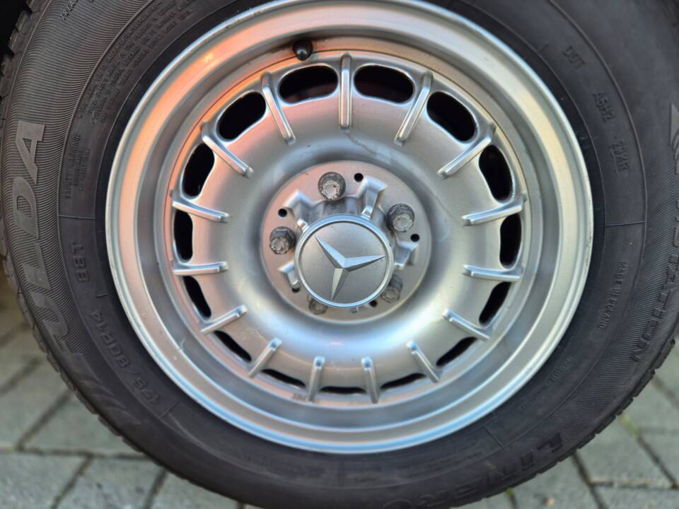 Bild 13/19 von Mercedes-Benz 240 D (1975)