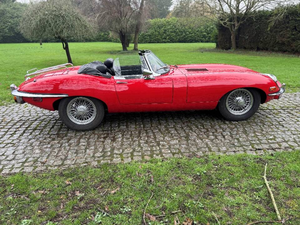 Image 11/29 de Jaguar E-Type (1969)