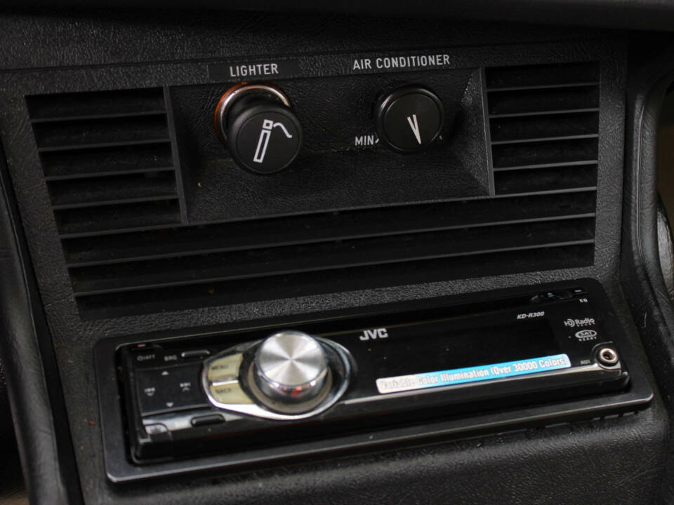 Image 14/30 of BMW 320i (1982)