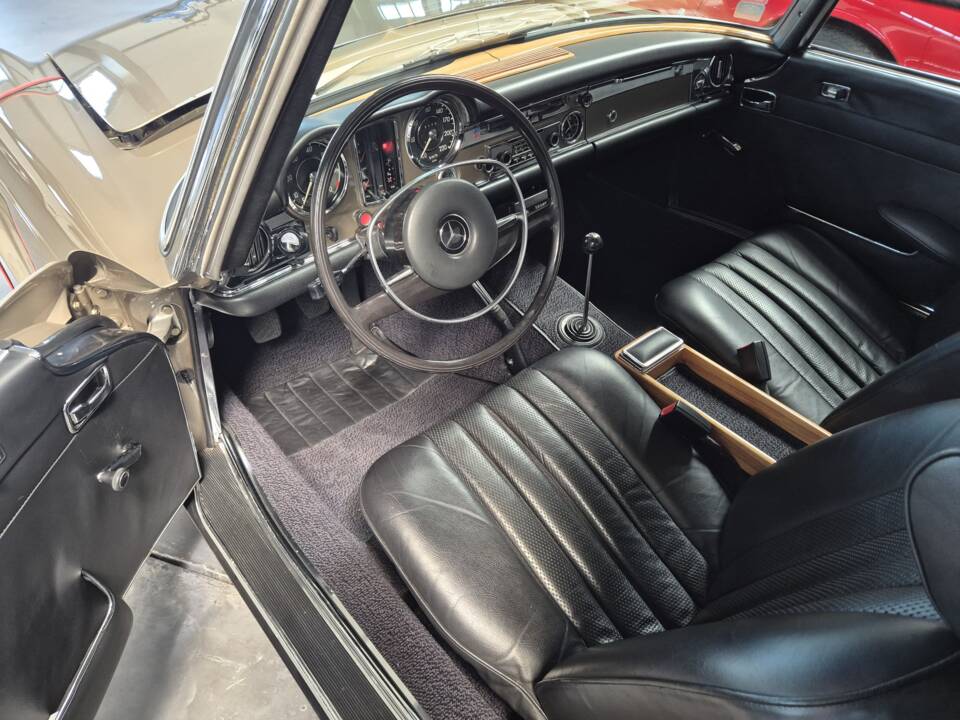 Bild 8/17 von Mercedes-Benz 280 SL (1969)