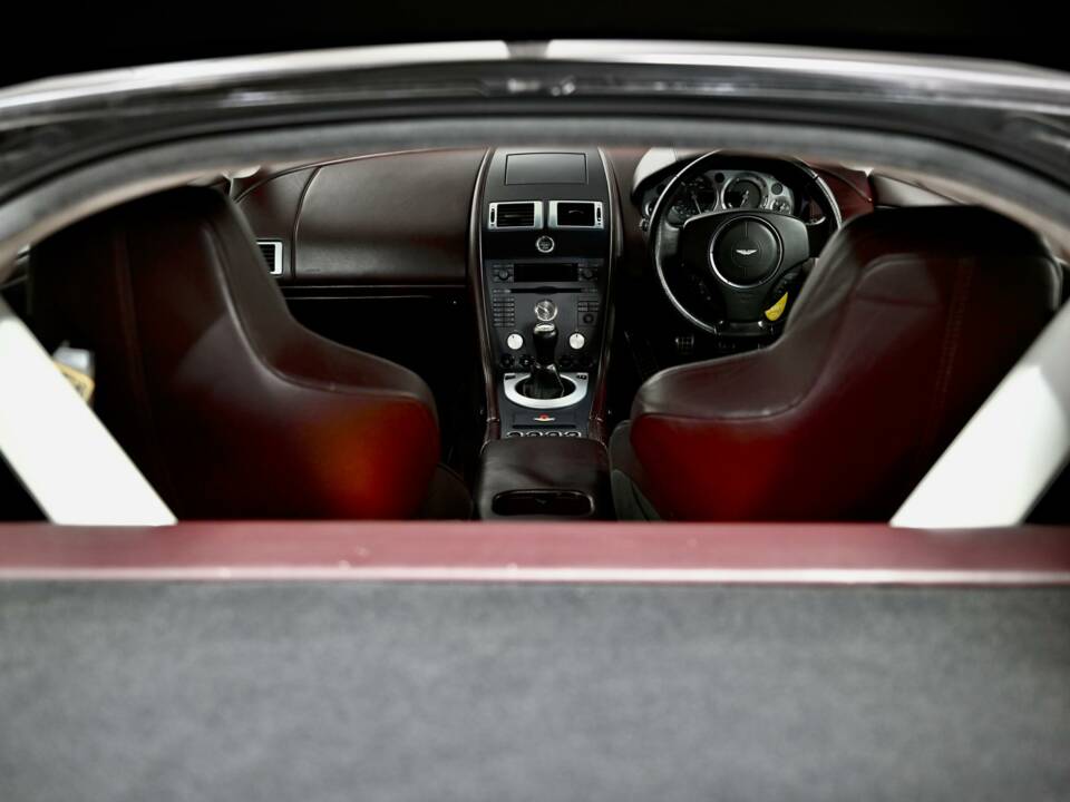 Image 32/50 de Aston Martin V8 Vantage (2006)