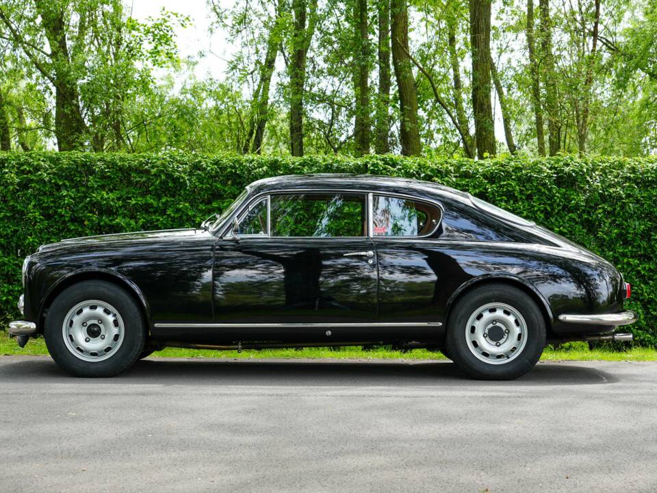 Image 12/33 de Lancia Aurelia B20 GT 2500 (1957)