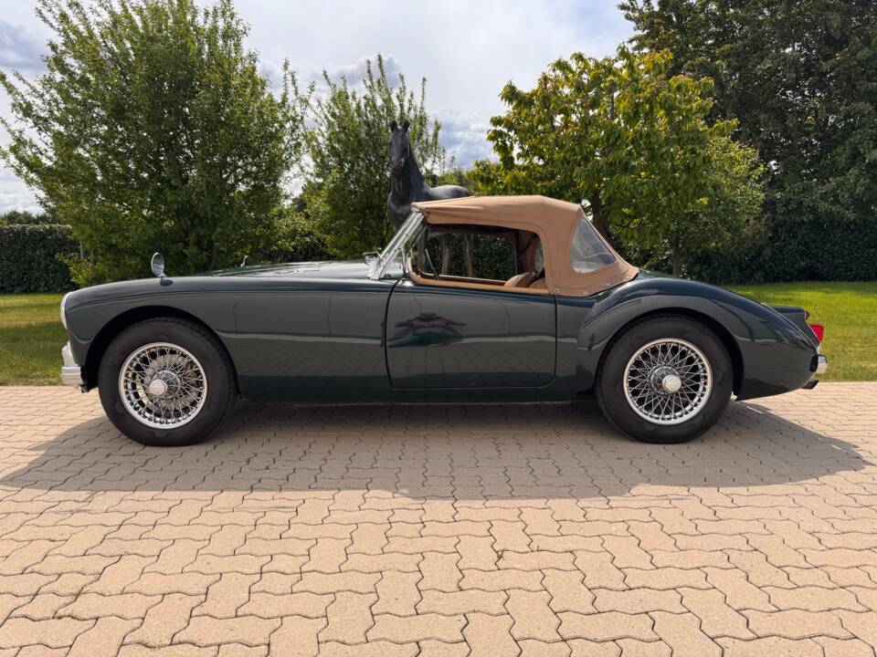 Image 17/79 of MG MGA 1600 (1961)