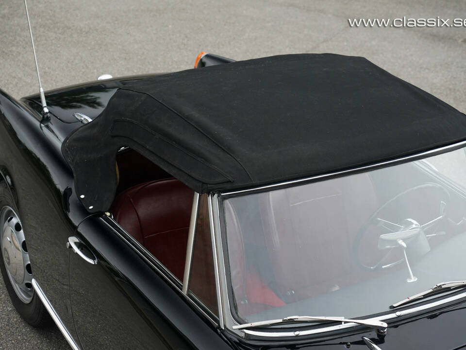 Image 15/20 of Alfa Romeo Giulia 1600 Spider (1964)