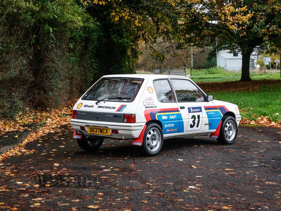 Imagen 24/44 de Peugeot 205 GTi 1.9 (1987)