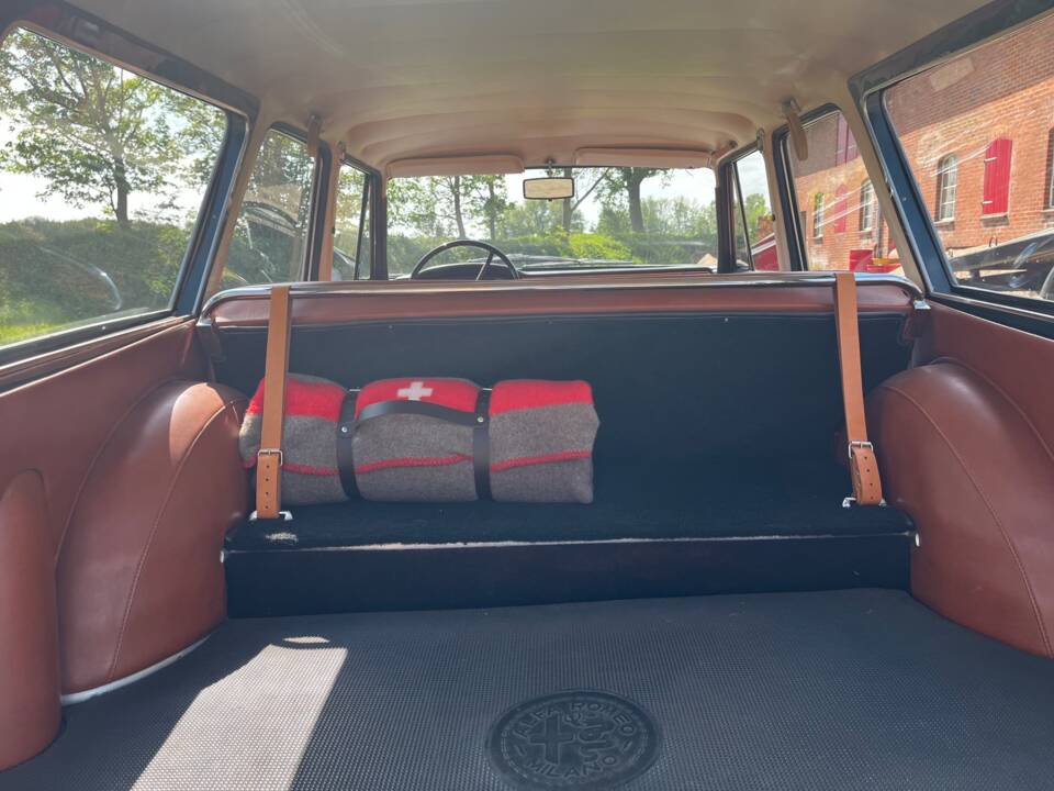 Image 6/16 of Alfa Romeo Giulia 1600 TI Giardinetta (1967)