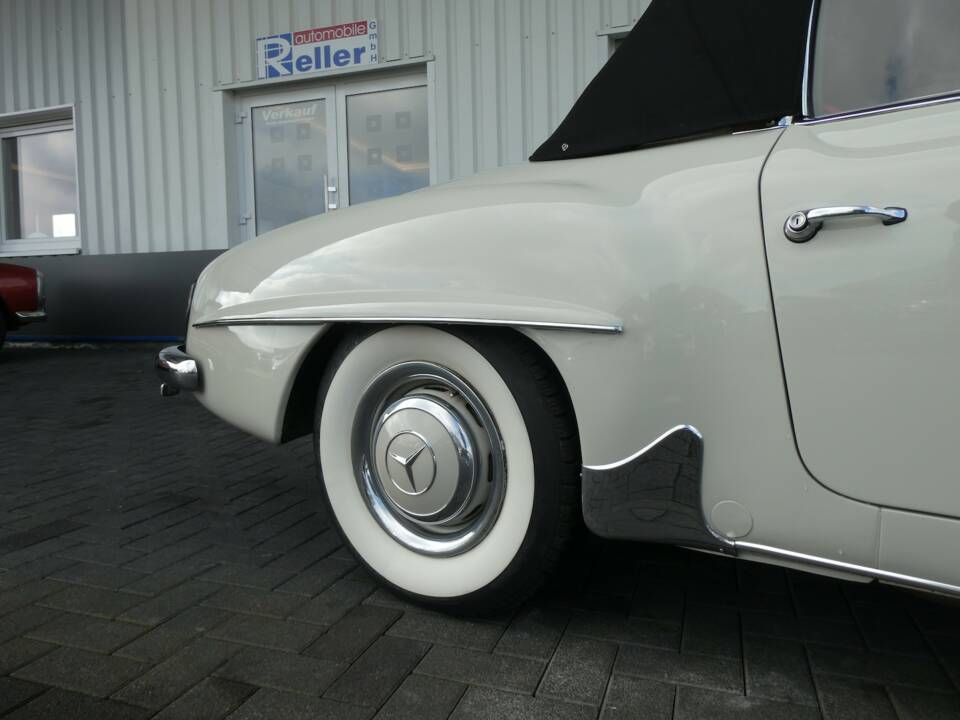 Image 24/27 of Mercedes-Benz 190 SL (1961)