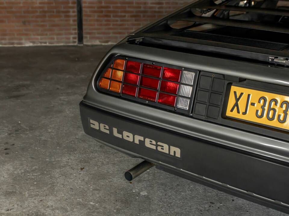 Image 24/66 of DeLorean DMC-12 (1981)