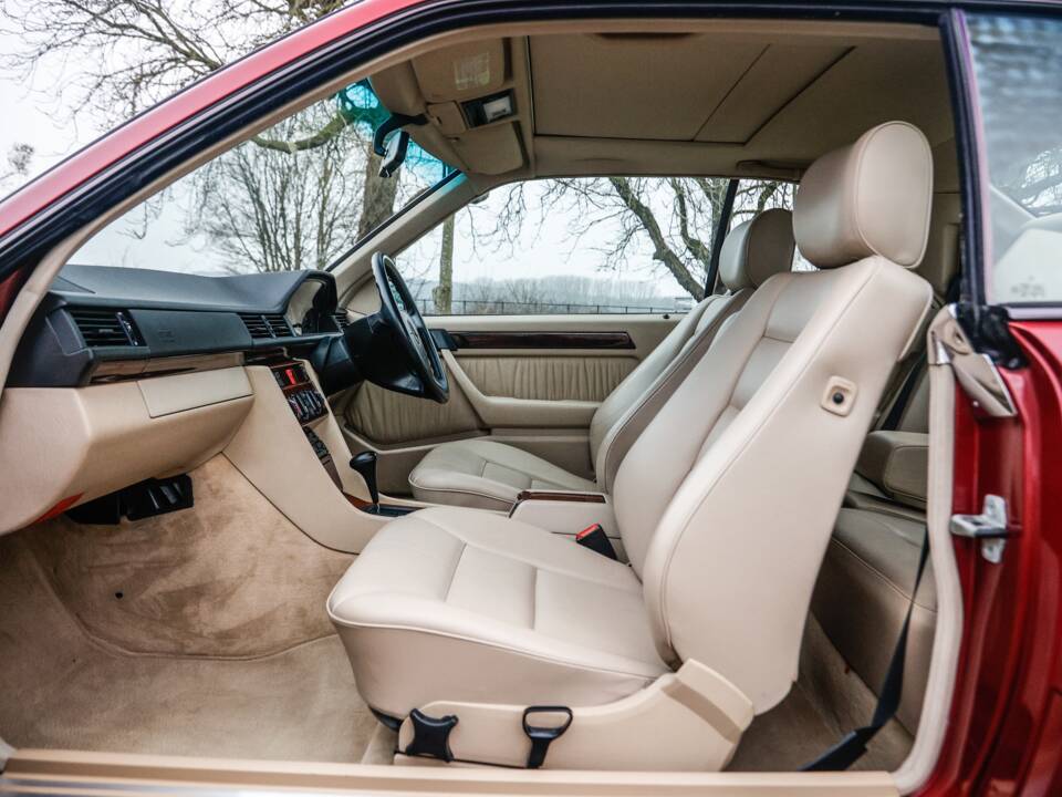 Immagine 26/47 di Mercedes-Benz E 220 (1995)