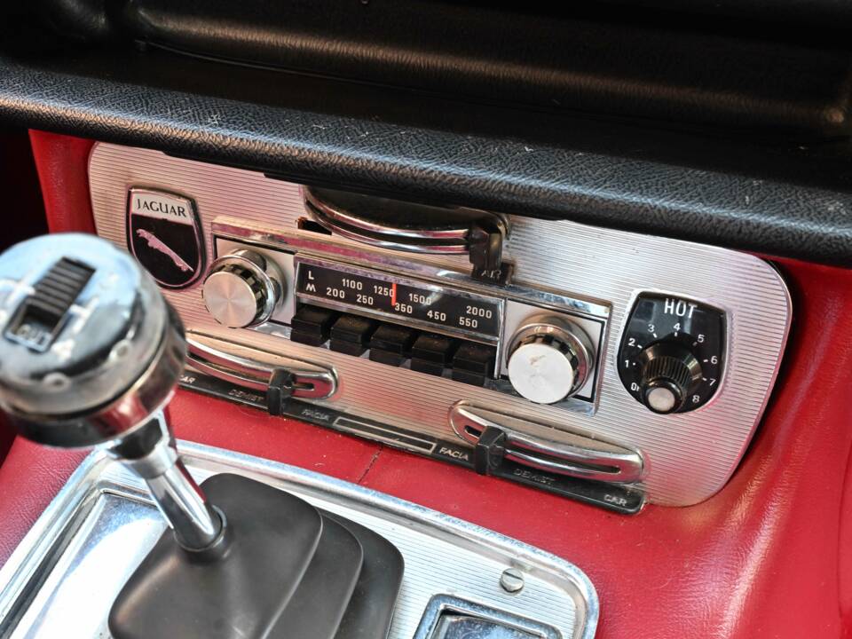 Image 45/50 of Jaguar XJ 6 4.2 (1971)
