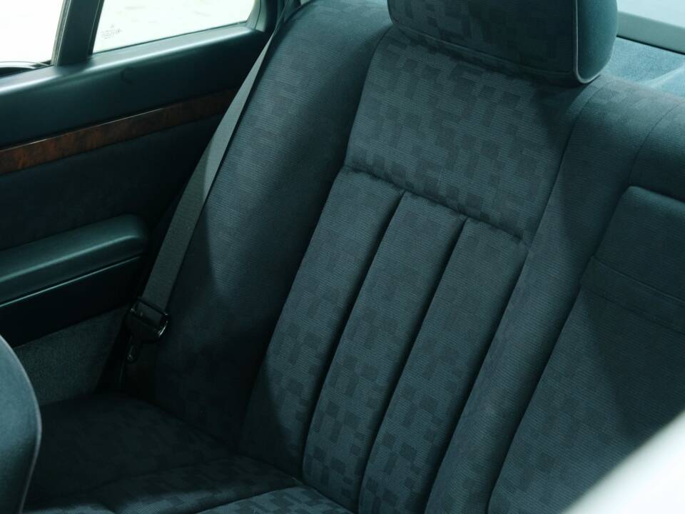 Bild 18/50 von Mercedes-Benz 400 SE (1991)