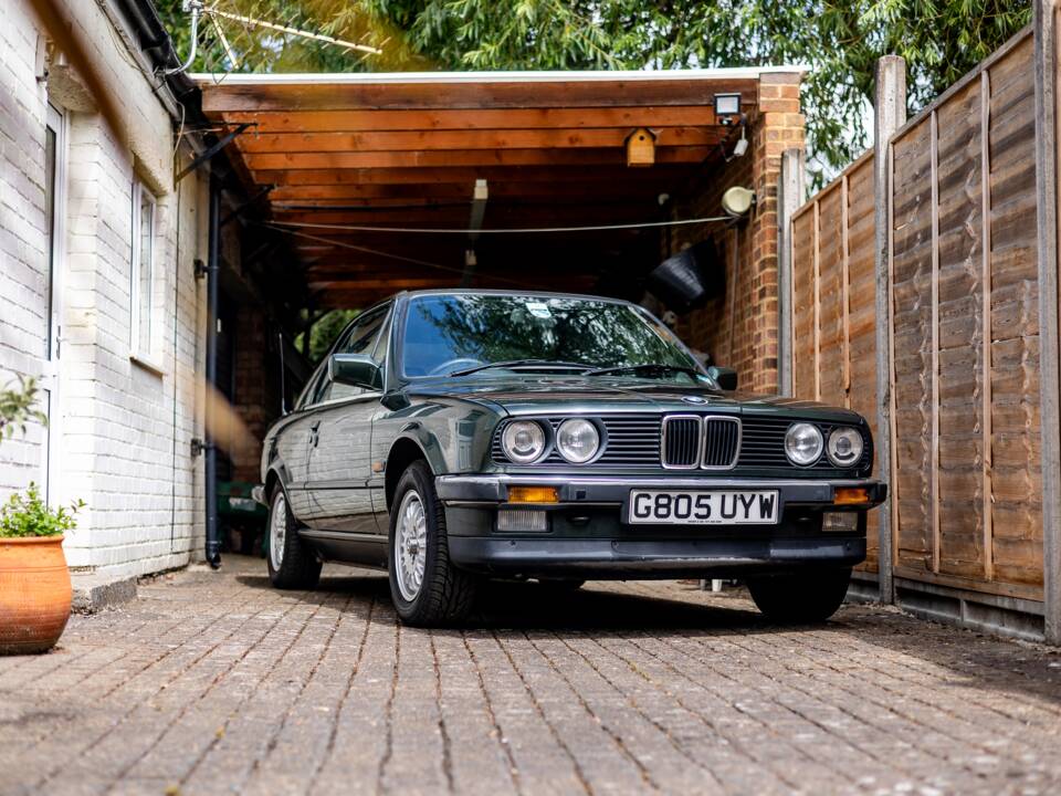 Bild 25/47 von BMW 320i (1990)