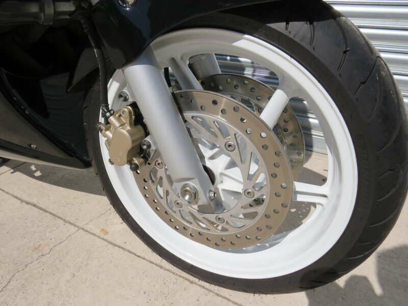 Image 24/44 de Honda VFR 750F (1991)