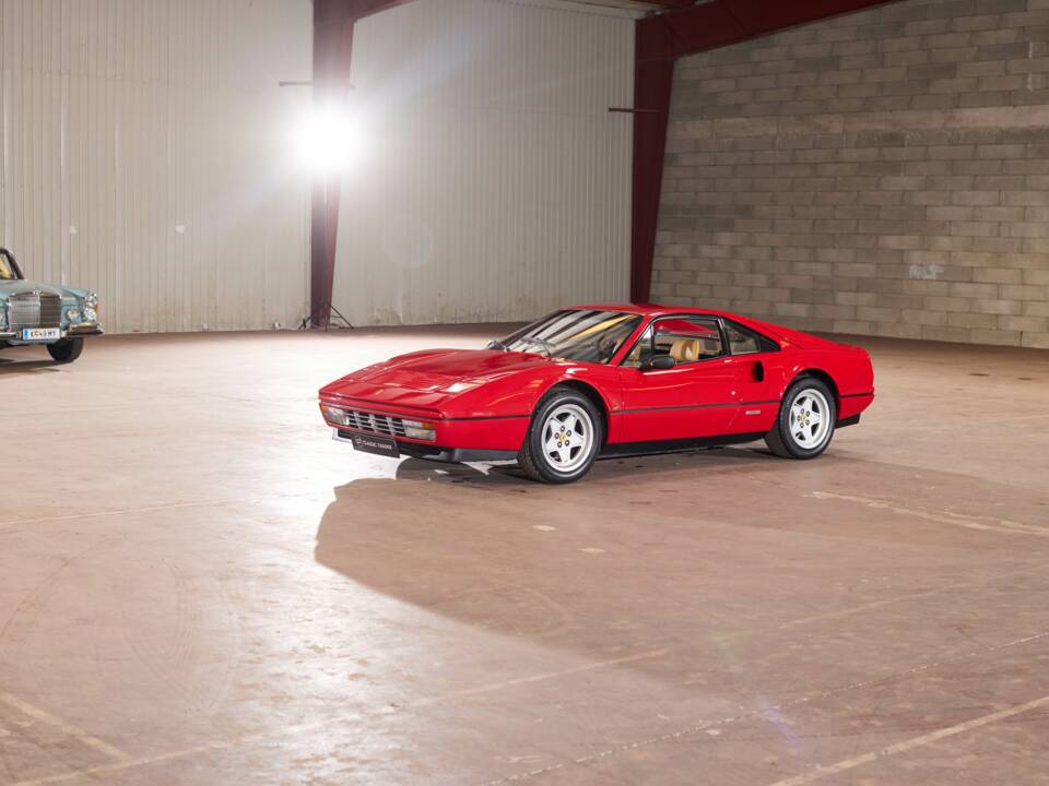 Image 19/79 of Ferrari 328 GTB (1985)