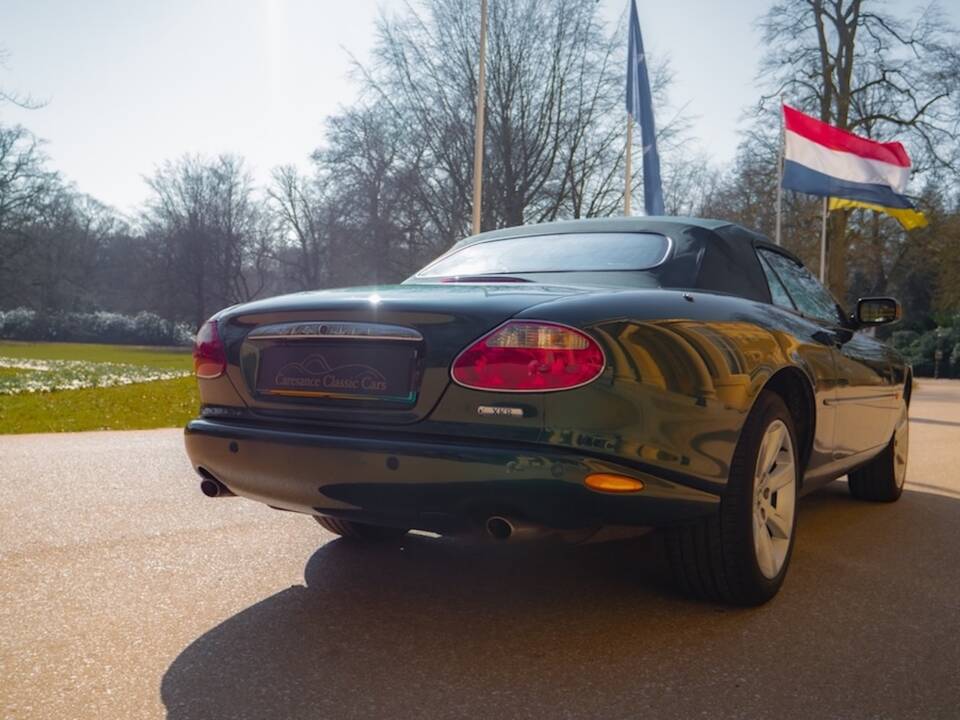 Image 17/49 de Jaguar XK8 4.2 (2003)