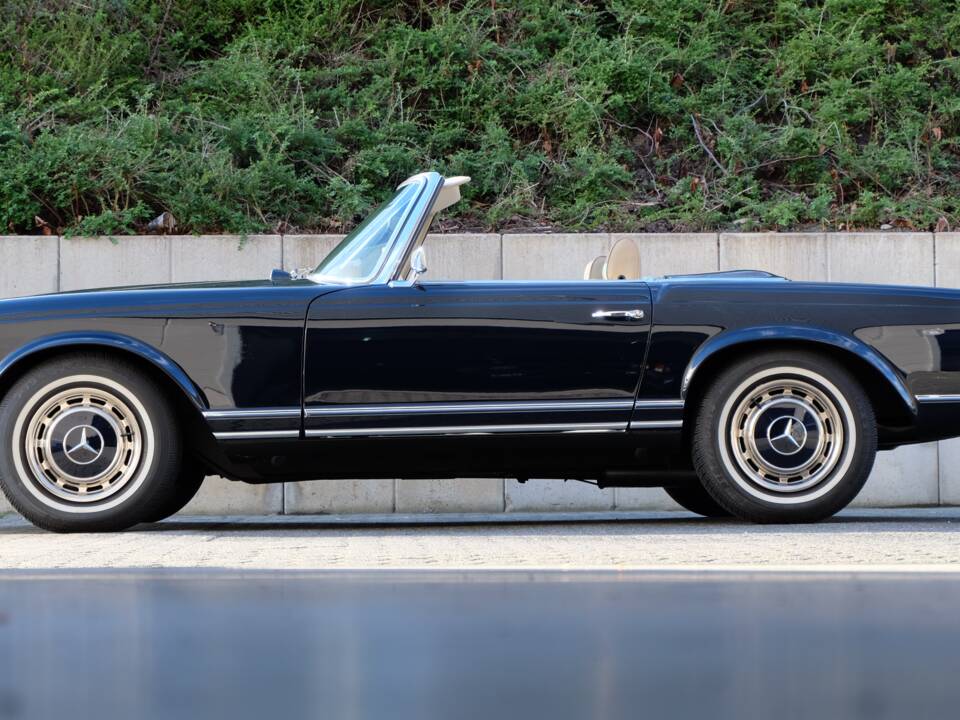 Immagine 7/66 di Mercedes-Benz 280 SL (1969)