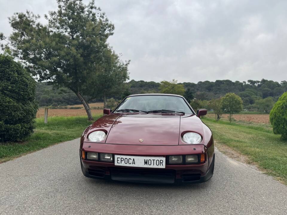 Image 2/32 of Porsche 928 S (1988)
