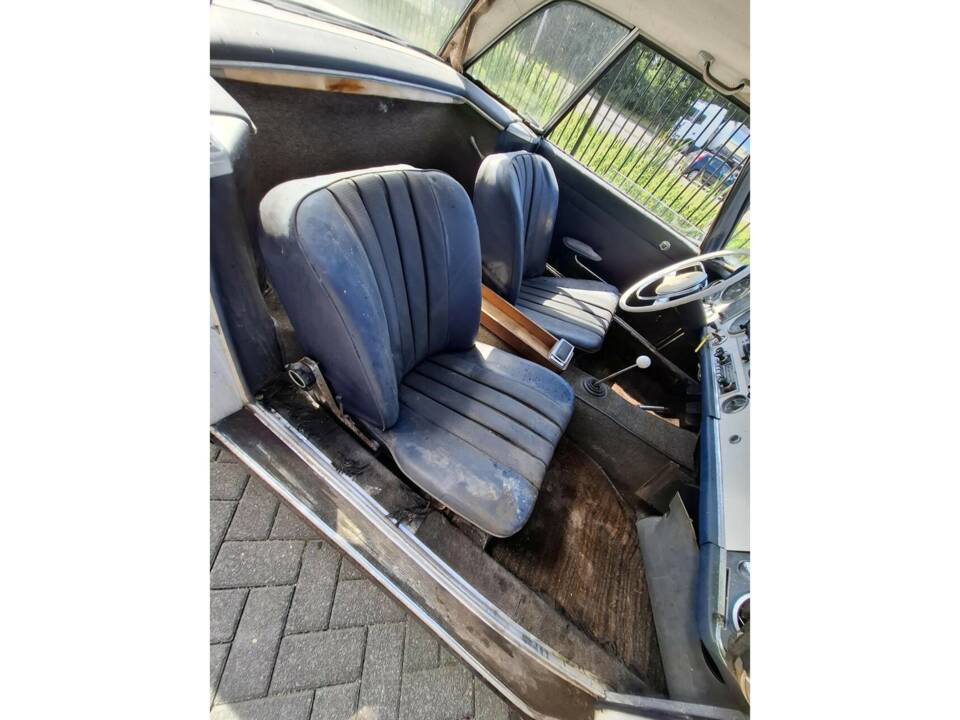 Image 22/50 de Mercedes-Benz 250 SL (1967)