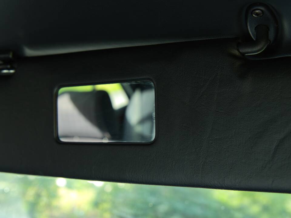 Image 45/63 of Mercedes-Benz 220 E (1993)