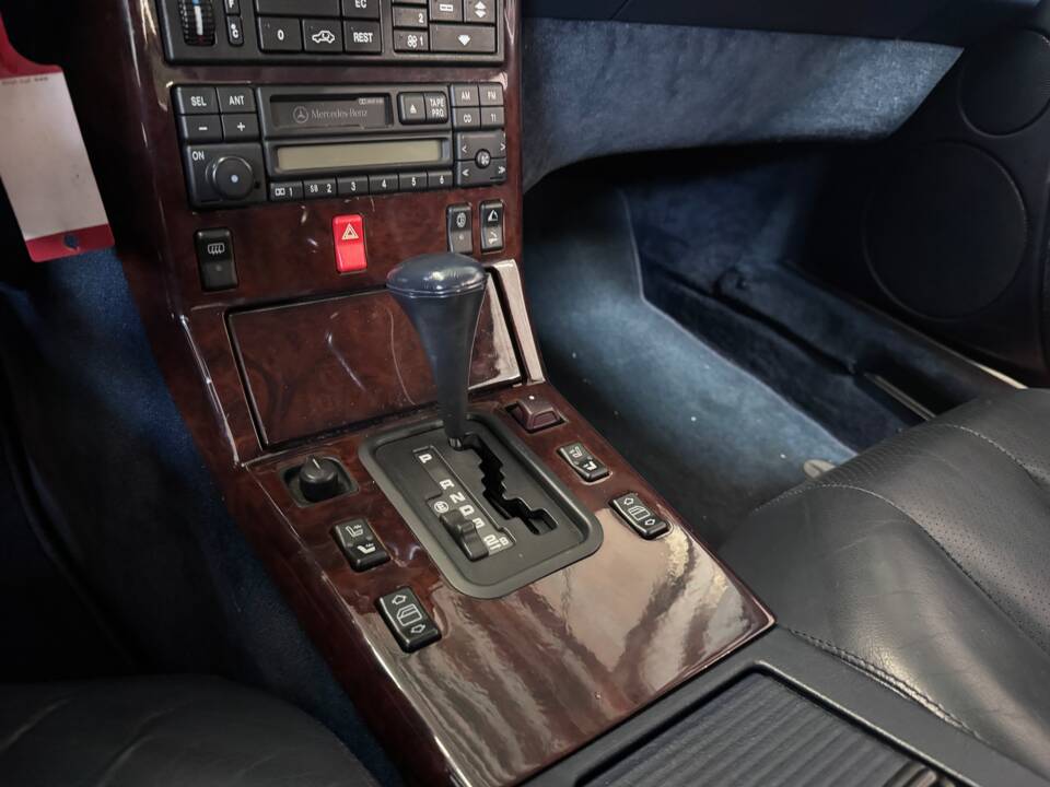 Image 7/19 of Mercedes-Benz SL 500 (1993)