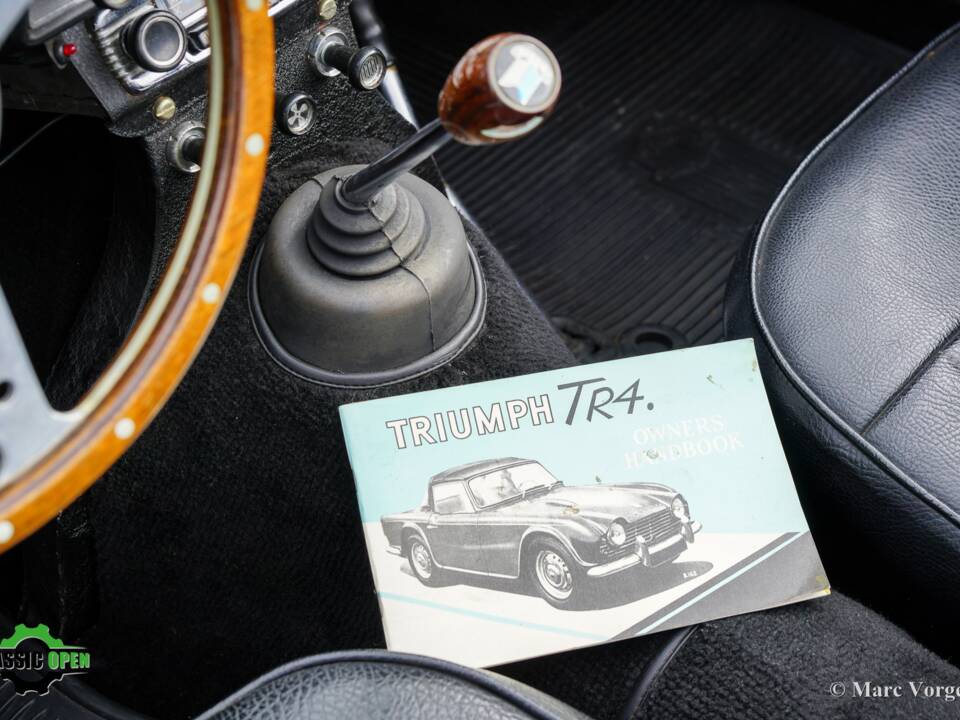 Image 9/37 of Triumph TR 4 (1965)