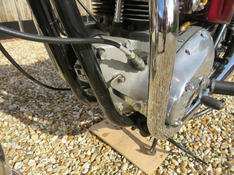 Image 21/44 of Triumph DUMMY (1976)