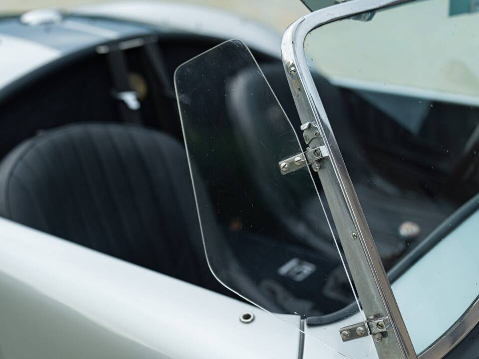 Image 29/50 of AC Cobra Mk IV (1987)