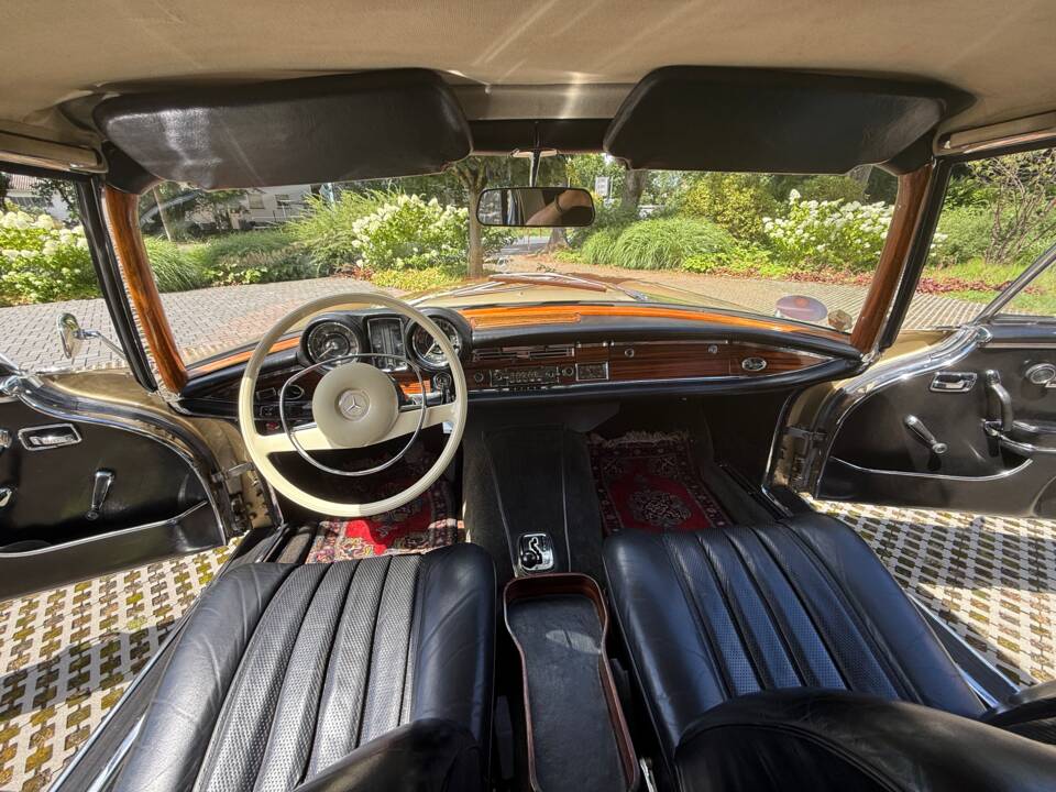 Image 24/39 de Mercedes-Benz 280 SE (1968)