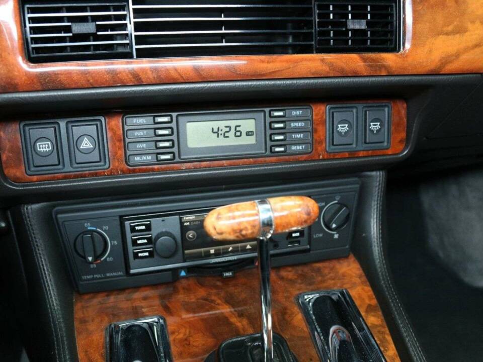 Image 22/50 de Jaguar XJS 5.3 V12 (1992)
