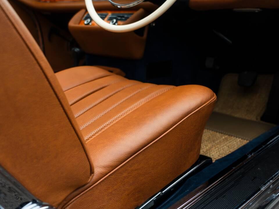 Image 41/57 de Mercedes-Benz 280 SE 3,5 (1971)