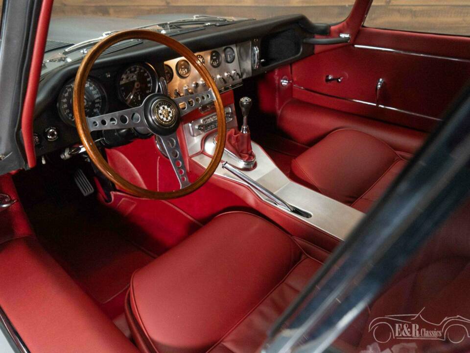 Image 2/19 of Jaguar Type E 3.8 (1964)
