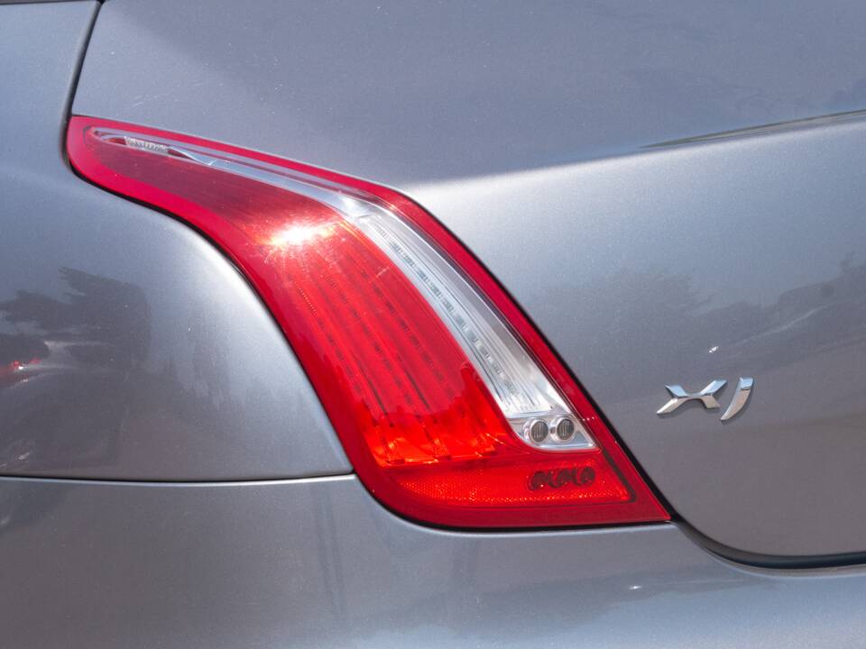 Image 25/50 of Jaguar XJ 5.0 (2011)