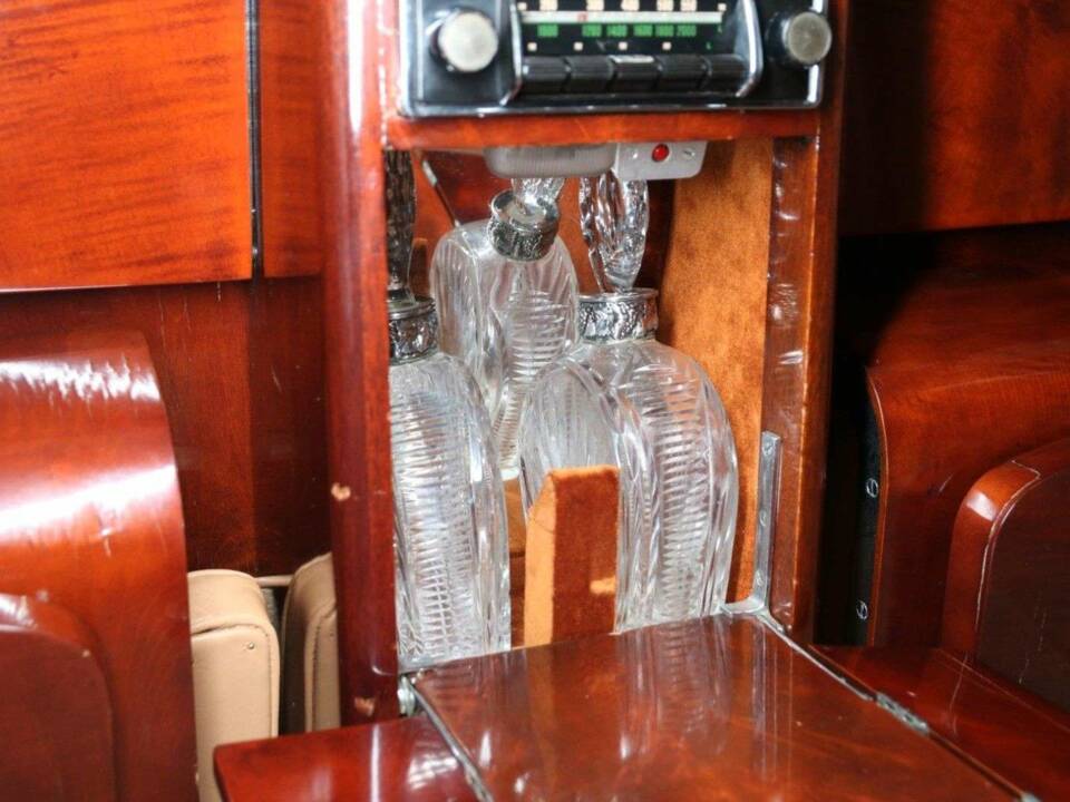 Image 19/30 of Rolls-Royce Phantom III (1938)