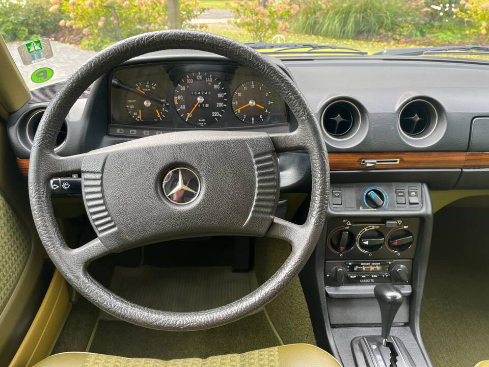 Bild 29/37 von Mercedes-Benz 280 E (1979)