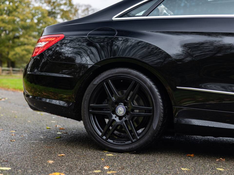 Bild 19/44 von Mercedes-Benz E 500 (2010)