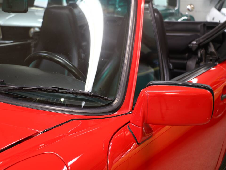 Image 18/47 of Porsche 911 Carrera 3.2 (1989)
