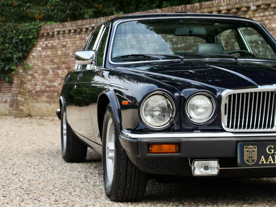 Imagen 43/50 de Jaguar XJ 12 (1985)