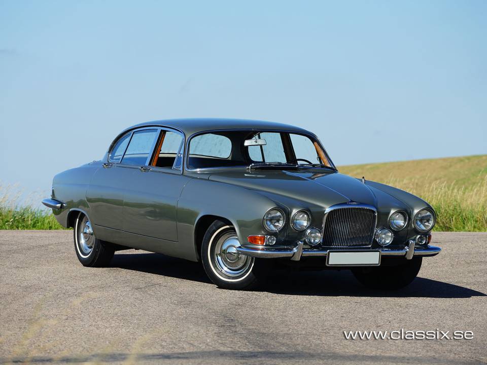 Image 2/22 of Jaguar Mk X 3.8 (1962)
