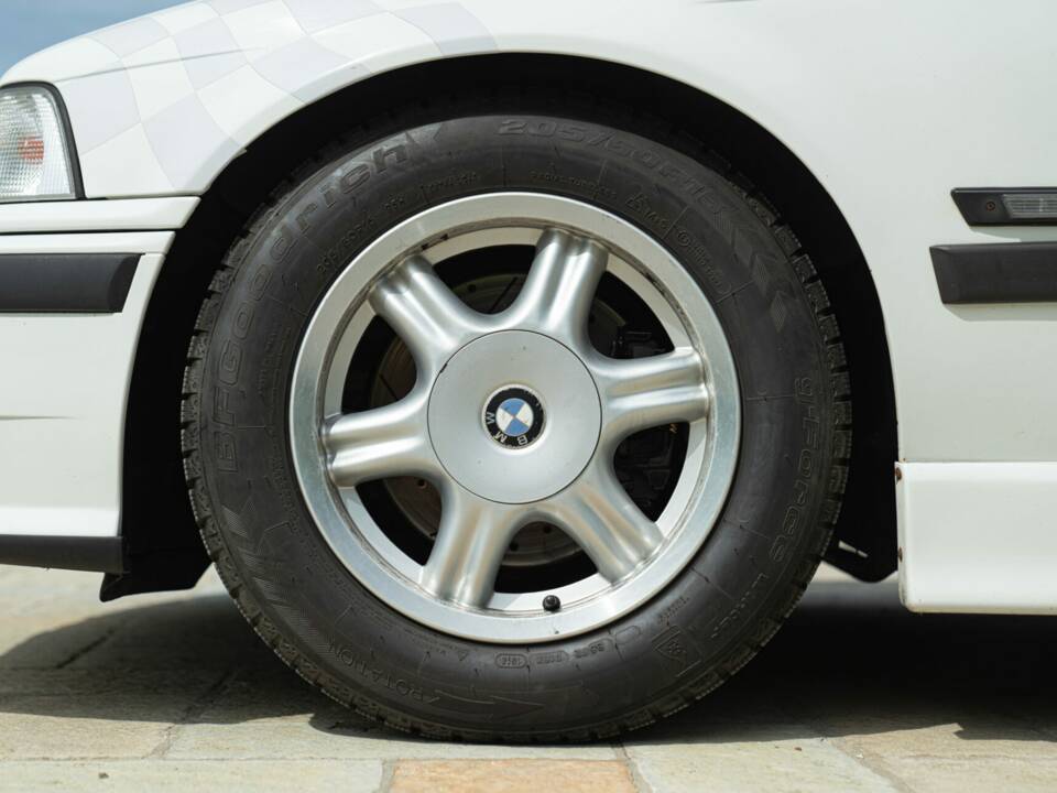 Bild 17/50 von BMW 318is "Class II" (1994)